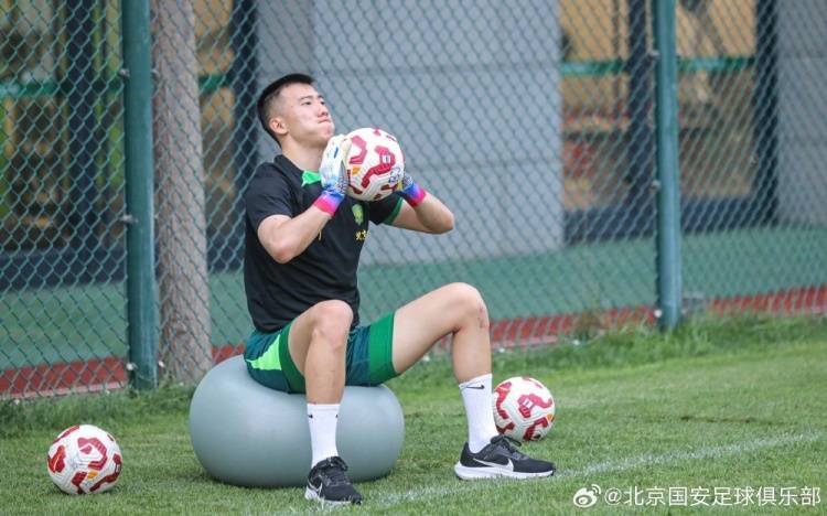 北京国安官方：球队门将韩佳奇重返训练场