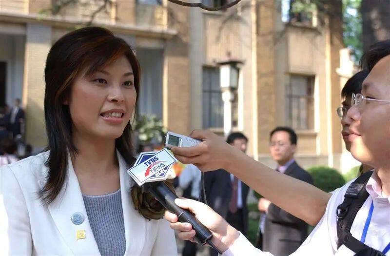 与郑丽文交流，中国人的志气、骨气、底气