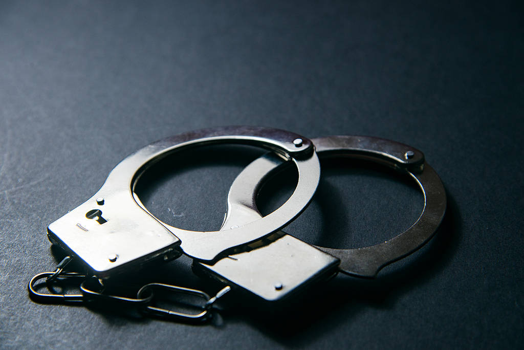 “反杀”入侵住宅的狗主人,认定正当防卫恐怕有点难