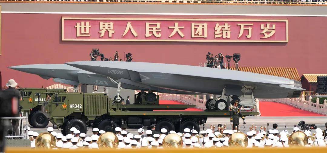 代号“玄龙”!攻击-11官宣服役,与歼-20、歼-16编队飞行